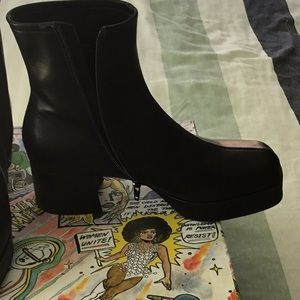 Like new Jeffrey Campbell black platform boot w/ box